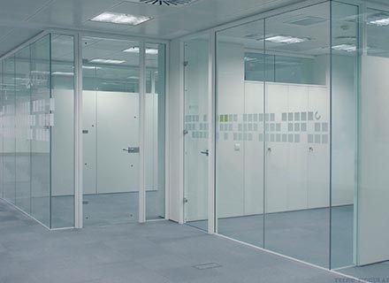 Divisiones para oficina en vidrio y aluminio